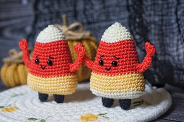 Free crochet pattern Candy Corn. Helloween crochet. Amigurumi Candy Corn.
