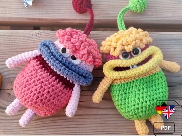 T2 Crochet pattern for key cover. PDF in English and German
