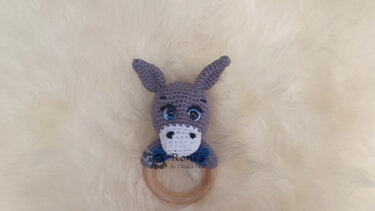 Dusty Donkey: Anleitung (Deutsch) zum Häkeln von Esel-Holzringrasseln