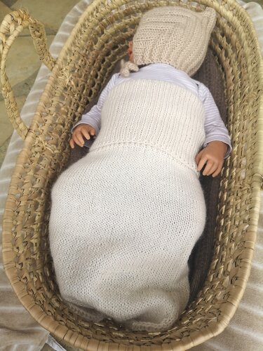 Knitting pattern baby swaddle wrap bag | baby sleeping sack like a cocoon