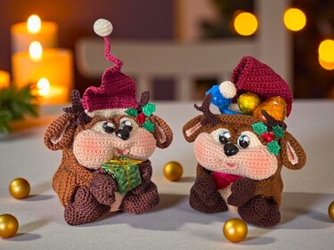 Crochet pattern for reindeer gift bags