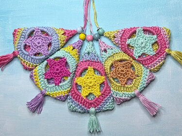 Crochet Pattern Granny Square Christmas Tree, Ornaments or festive garland - Image 5