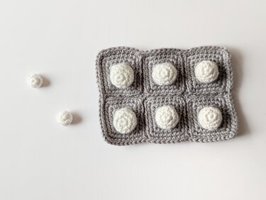 Crochet Doctor Kit Pattern, 13 Medical Tools, Pretend Play (PDF Pattern) - Image 4