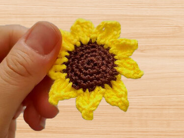Crochet Sunflower Bouquet Keychain Pattern – PDF + Video Tutorial