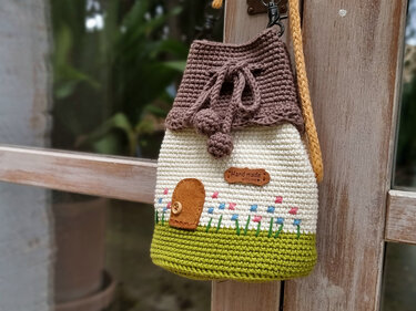T17 Crochet Pattern for Small Crossbody Bag, Gift Pouch, Gift Bag - Image 10