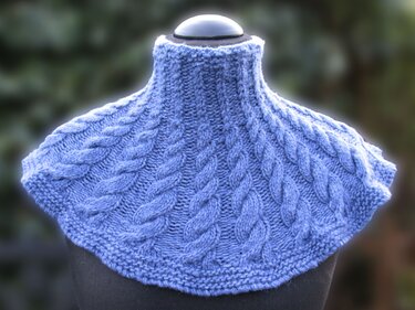 Lebenswege Cowl, cable pattern neckwarmer - Knitting
