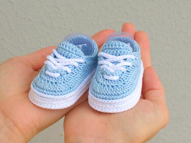 Häkelanleitung Babyschuhe – Niedrige Babypuschen – 4 Größen