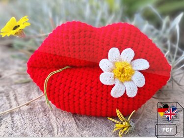 P32 Crochet pattern for a small lip-shaped pillow, a crocheted lip.