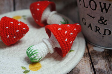 Crochet Amanita Mushroom Masterclass. Amanita Mushroom Crochet Pattern.