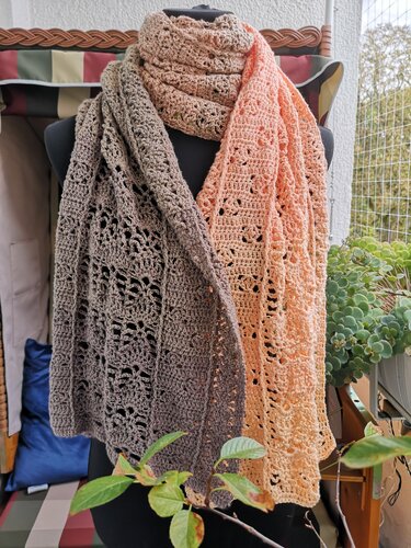 Schal "Kaminfeuer" - luftig warm in die kühle Jahreszeit - Häkeln