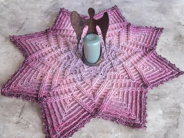 Kaleidostar – Häkelanleitung für ein Sternendeckchen in vier Größen