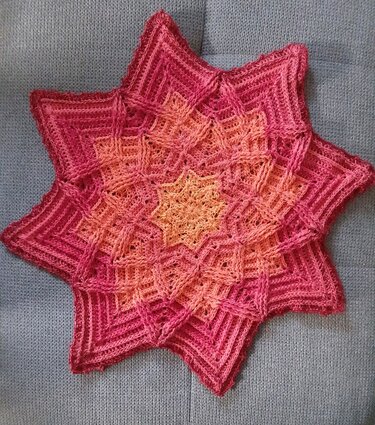 Kaleidostar – Häkelanleitung für ein Sternendeckchen in vier Größen - Bild 22