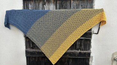 Stricktuch Antelas asymmetrisches Tuch mit Lochmuster Lace-Tuch Mustertuch - Bild 21