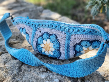 T11 Crochet pattern. Granny‑square crossbody sling bag