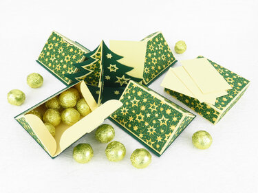 Weihnachtliche Explosionsbox mit Tannenbäumchen – Vorlagen und Anleitung - Basteln