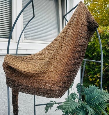 Crochet Pattern Triangular Scarf "Gaia"