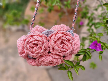 T28 Crochet pattern. Miniature crossbody bag. Granny square. 3D “Rose"