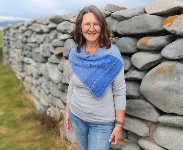 Frauhohmanns Schulterwärmer "MusterWechsel" - Würfelhäkeln (kostenlos)