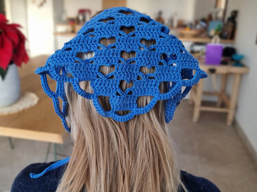 H3 Crochet pattern for a headscarf with a heart motif. Crochet bandana
