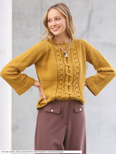 Raglanpullover mit Zopfmuster
