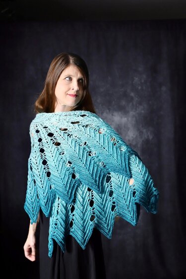 Crochet pattern shawl Veilwyn