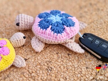 T21 Crochet pattern for a key cover in the shape of a turtle.
