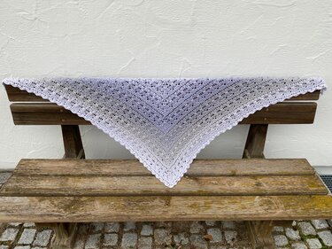 Mad Luxury - Häkelanleitung symmetrisches Dreieckstuch