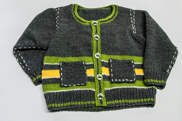 Strickjacke mit Trecker-Applikation - Stricken