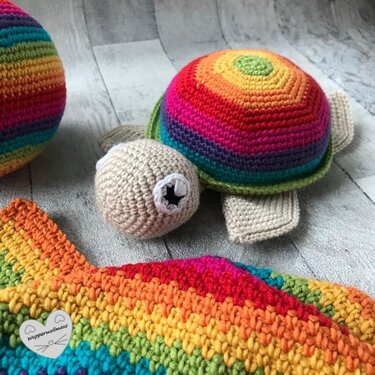 Regenbogen - Schildkröte / Spieluhr - ca. 22cm - Häkeln