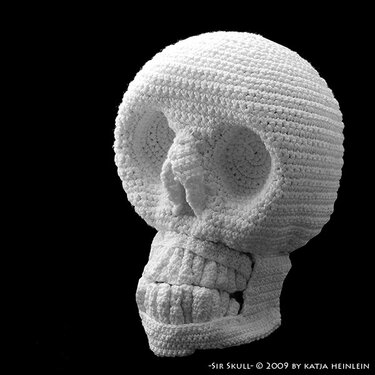 Sir Skull, crochet pattern for expert, pdf tutorial by Katja Heinlein, Halloween, horror, gothic, Totenkopf Häkelanleitung