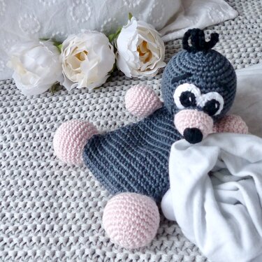 Süßer Maulwurf als Knistertuch häkeln