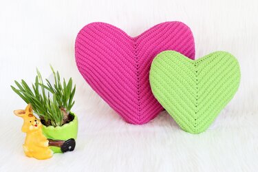 Kissen "Zwei Herzen", (Gr. 27 x 27 cm, 38 x 38 cm) - Häkeln