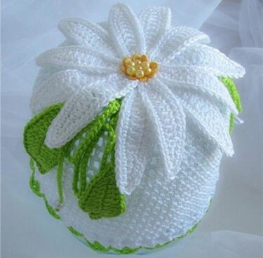 Coif for girl with chamomile flower - Crochet