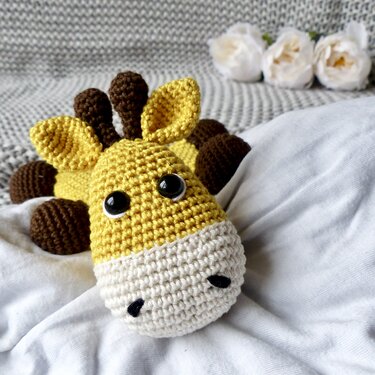 Crinkle toy little giraffe - Crochet