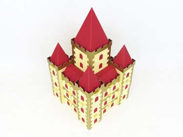 Papier-Adventskalender in Form eines Schlosses mit roten Türmchen