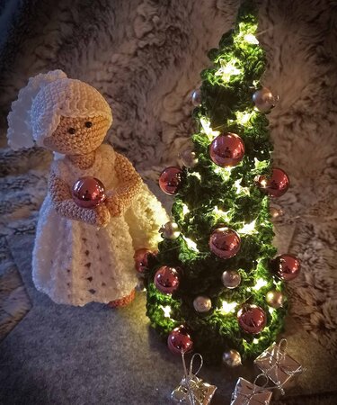 beleuchtete Deko "Wir schmücken den Weihnachtsbaum" - Häkeln