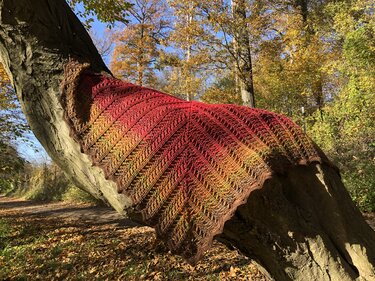 Cuddle me - Häkelanleitung Dreieckstuch 3D-Effekt