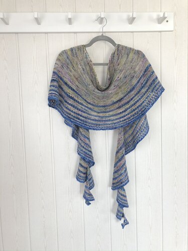 Pattern Sommerbrise - A semi-circular shawl with an eyelet - Knitting