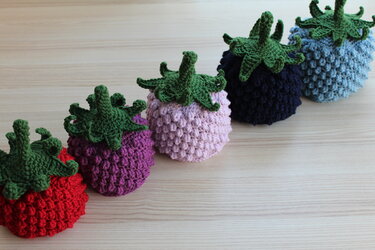 Baby-Set "süße Beere" gehäkelte Babymütze & Dreiecktuch gestrickt - Häkeln