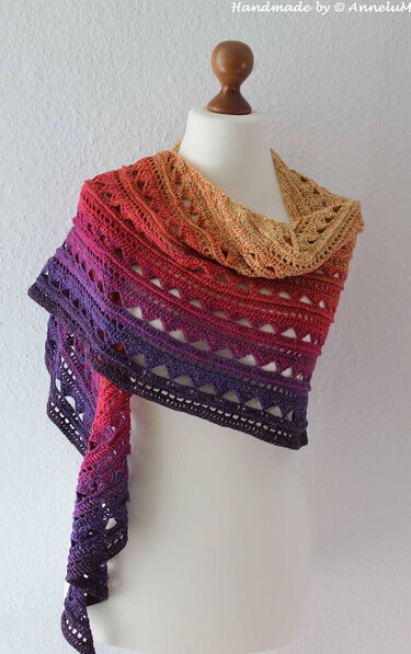 Crochet pattern half moon Halata