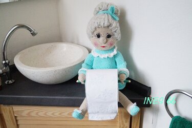 Toilettenpapierhalter Oma Ursula - Häkeln