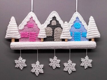 Winter houses hanging door decoration - easy from leftover yarn - Crochet