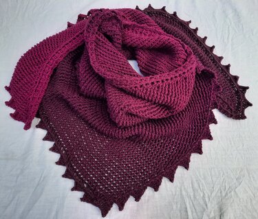 Piuma - ein sichelförmiges Häkeltuch, schmal oder tief in 5 Variationen - Häkeln