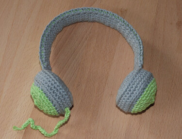 Crochet pattern "ear-phones" for children and dolls