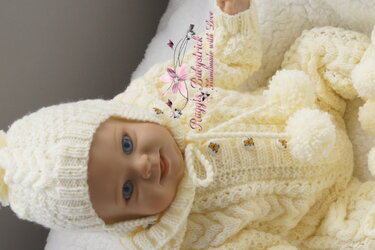 Strickanleitung für Baby's u. Reborns 3-teilig Modell Kristie Gr. 50 - 56 - Bild 4