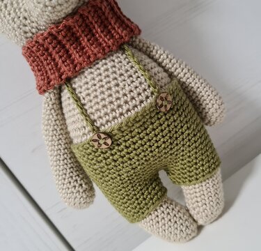 Häkelanleitung: Hose für Bärchen Max