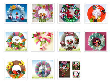 Collage aus elf handgehäkelten Kränzen, die maritime Szenen, Frühlingsblumen, ein Rentier, ein Gespenst, Vögel, Pilze, ein Herz, einen Pinguin, Kürbisse und einen Osterhasen zeigen.