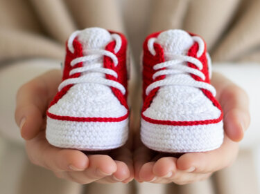 Crochet pattern baby booties, high top baby sneakers 4 sizes, newborn gift
