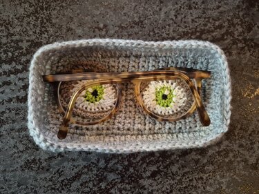 Witzige Brillen-Ablageschale mit Augen - Häkeln