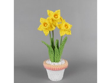 Crochet daffodils in a pot spring decor pattern